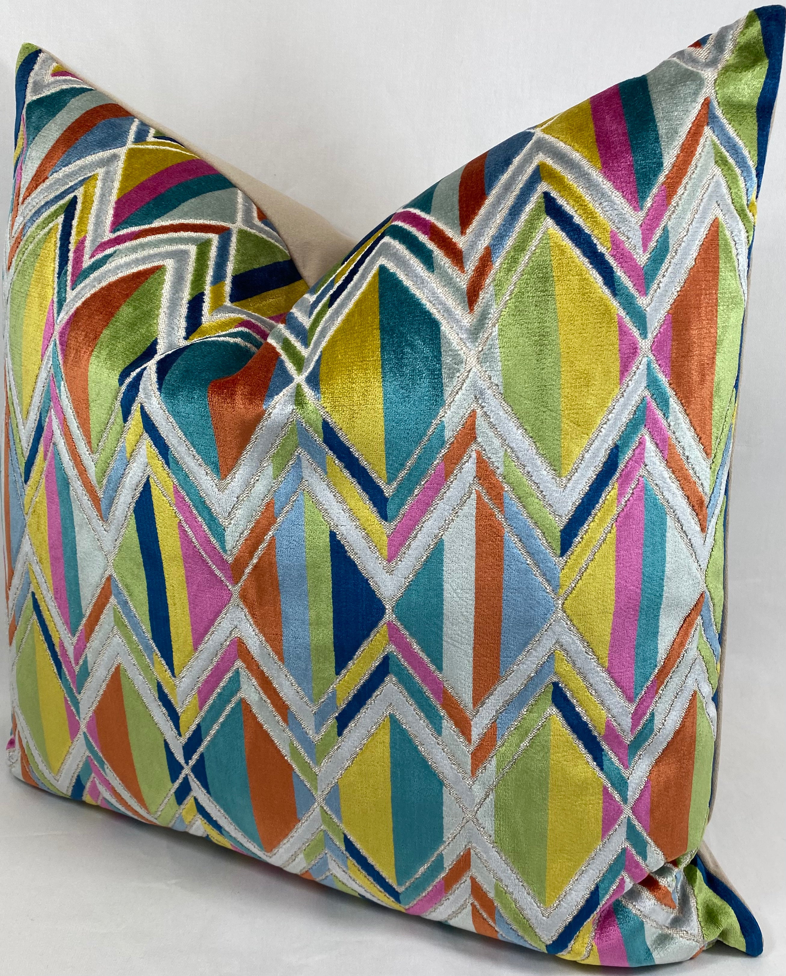 Luxury Pillow – 24" × 24" – Facet Confetti