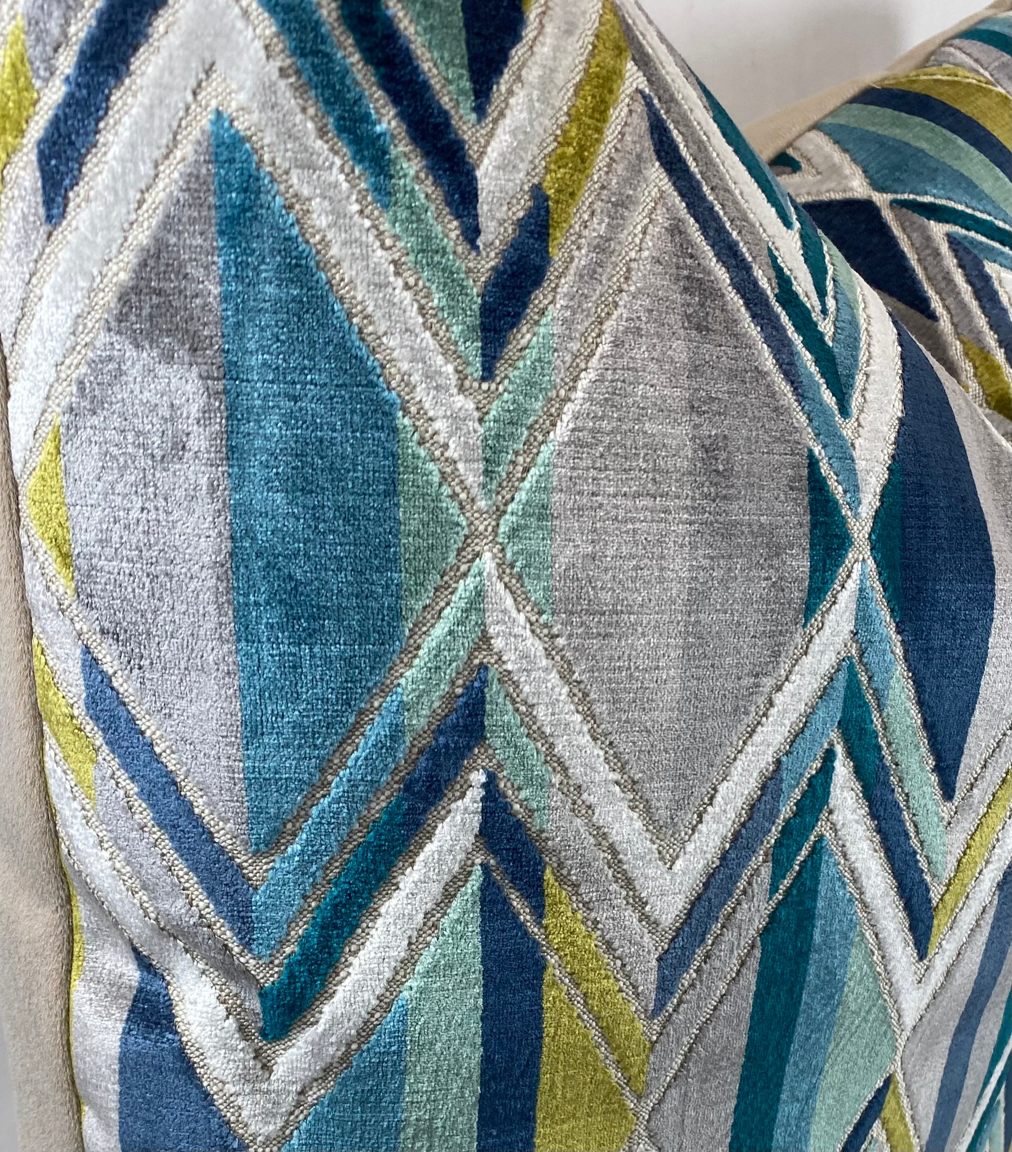 Luxury Pillow – 24" × 24" – Facet Ocean