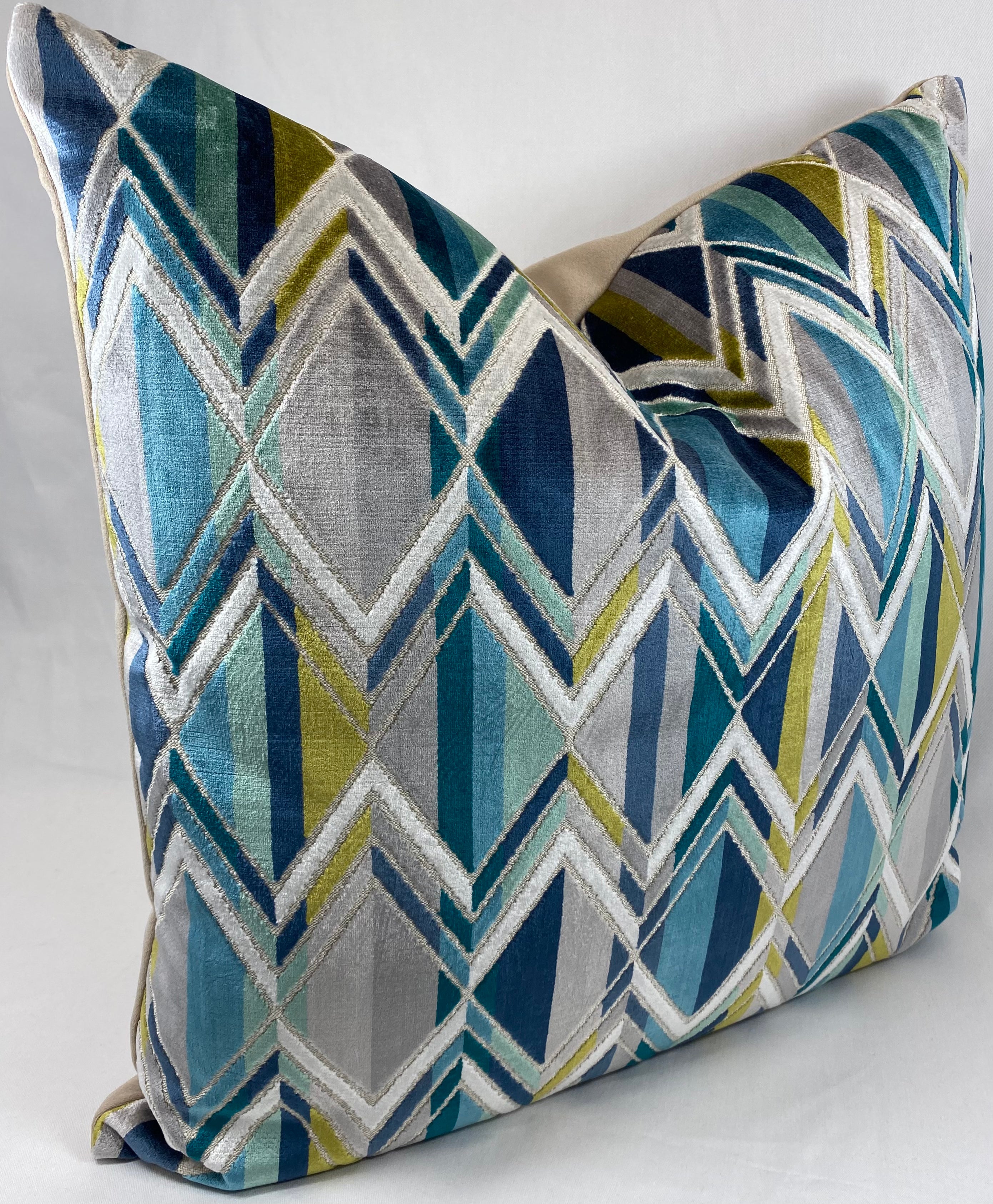 Luxury Pillow – 24" × 24" – Facet Ocean
