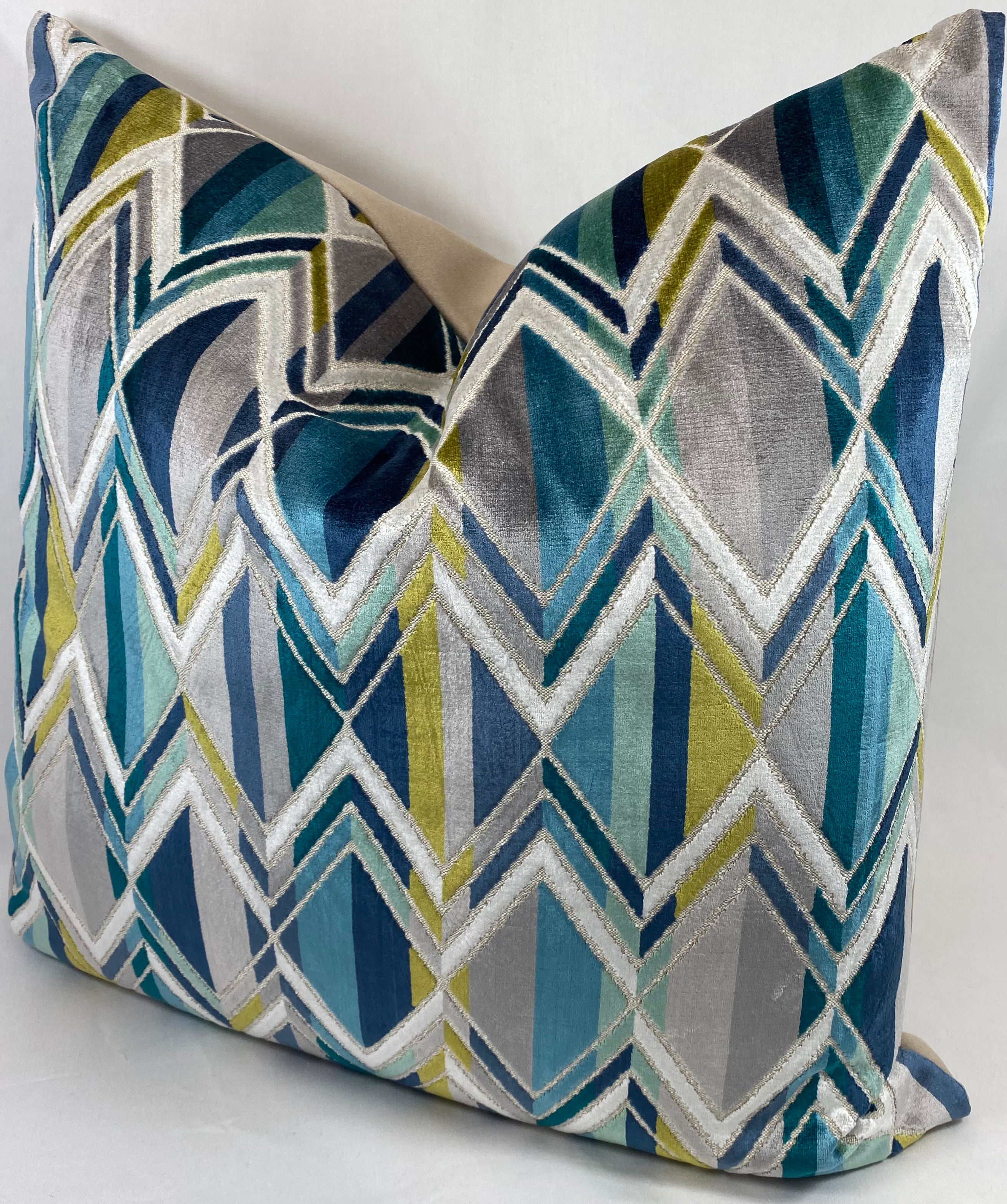 Luxury Pillow – 24" × 24" – Facet Ocean