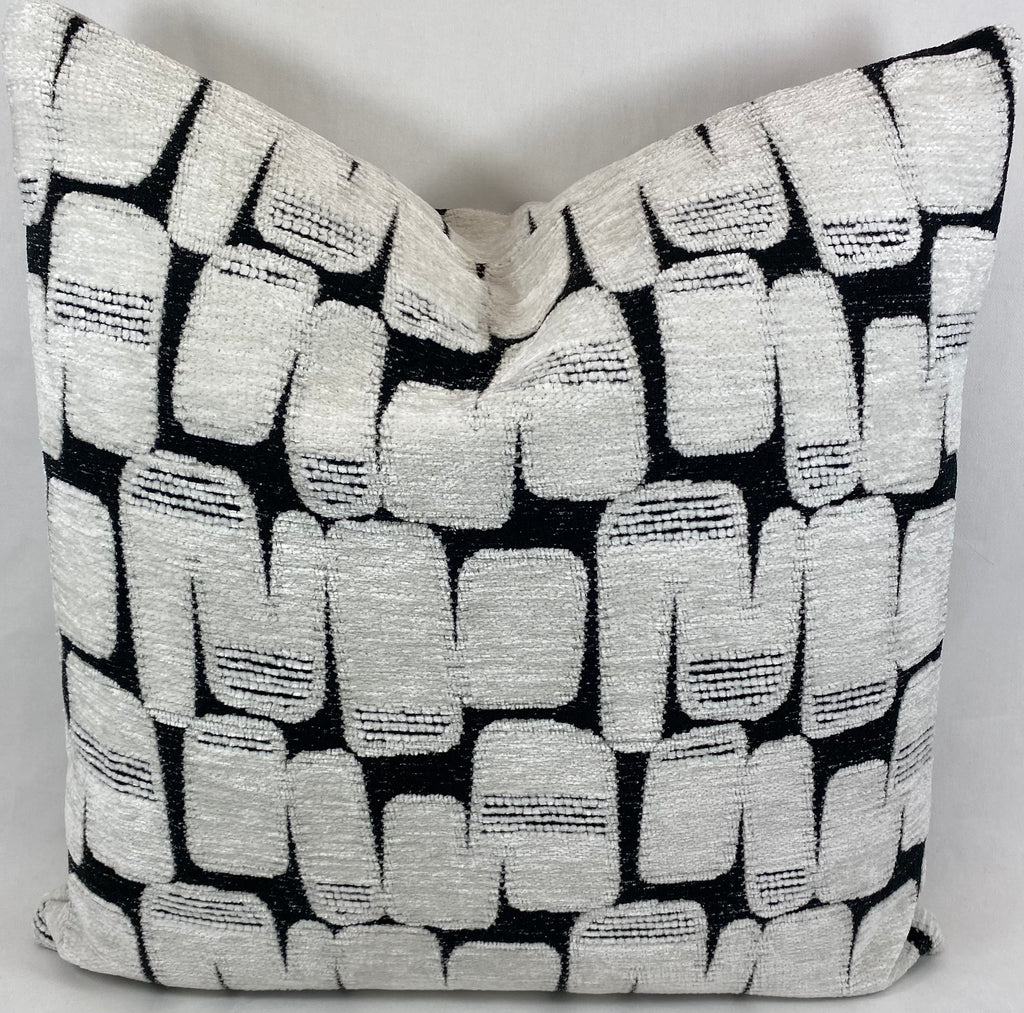 Luxury Pillow – 24" × 24" – Parlay