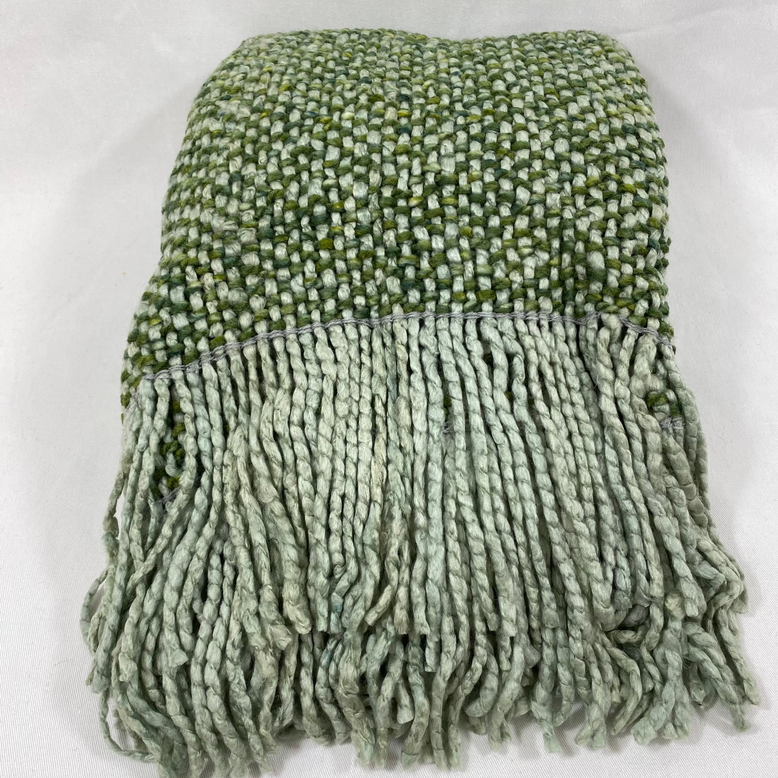 Campbell Meadow – 40" × 70" Luxury Throw
