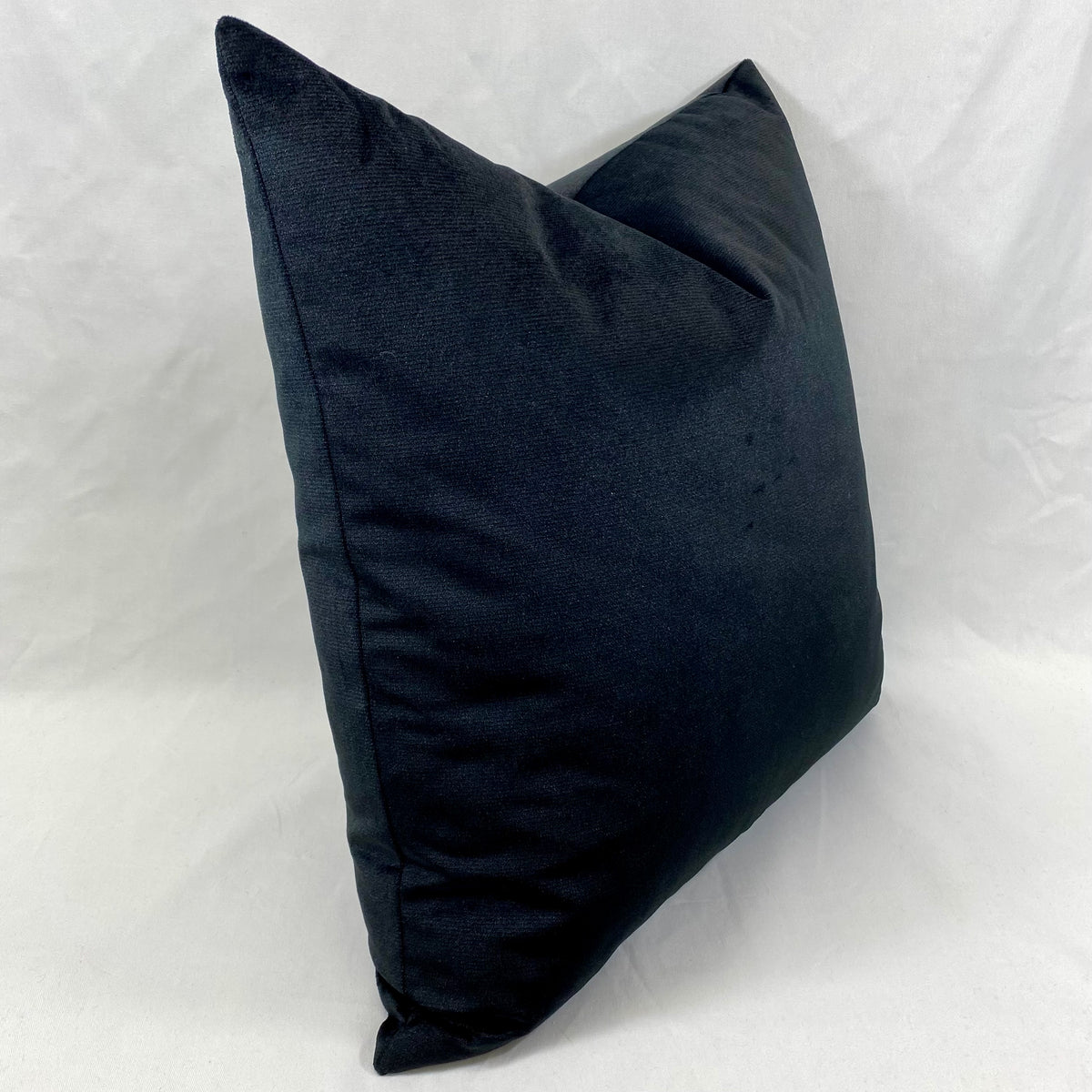Belvedere Black – 24" × 24" Luxury Square Pillow