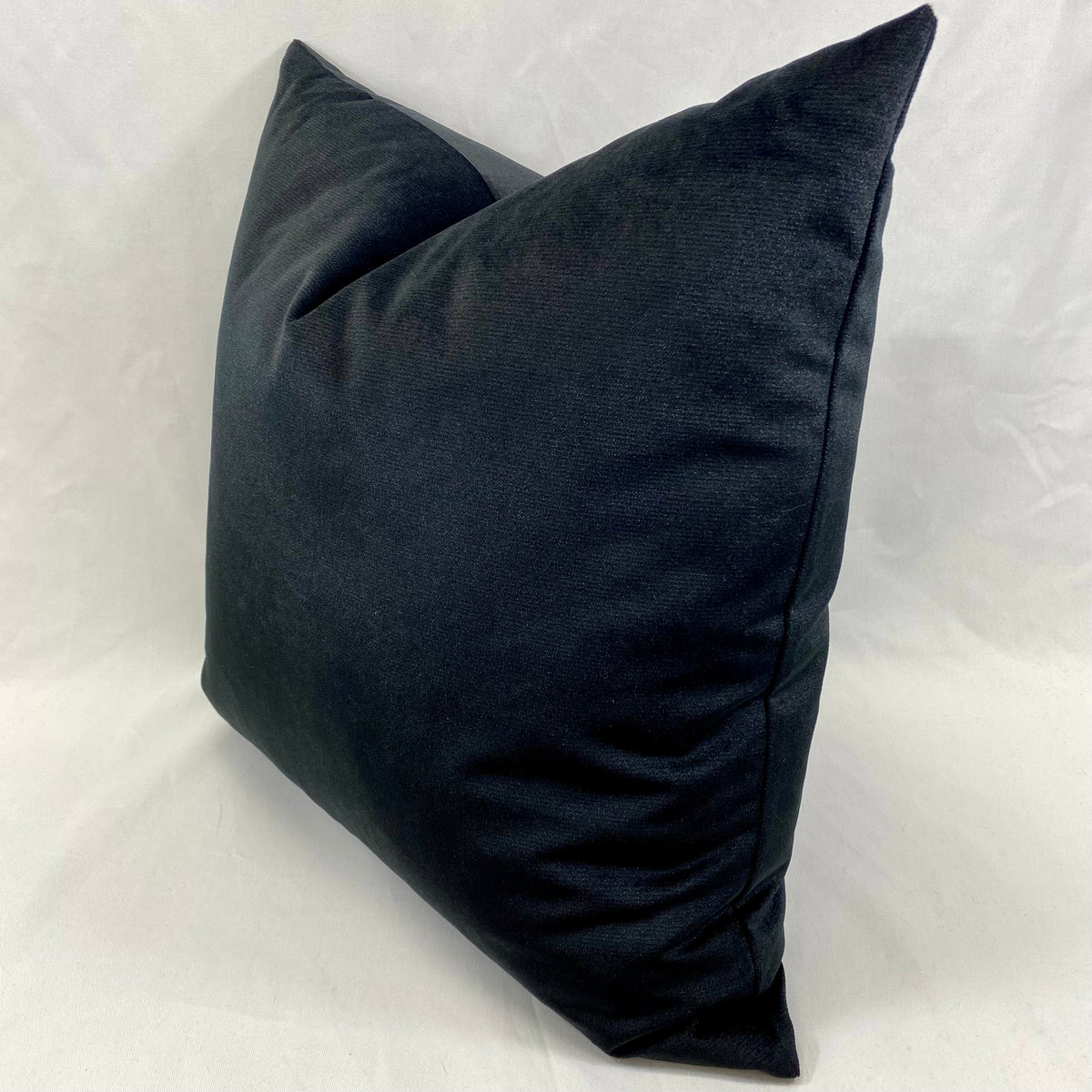 Belvedere Black – 24" × 24" Luxury Square Pillow