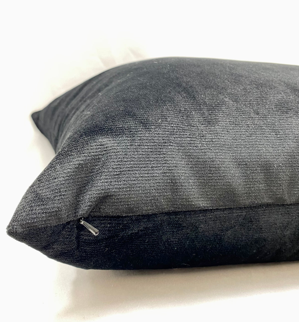 Belvedere Black – 24" × 24" Luxury Square Pillow