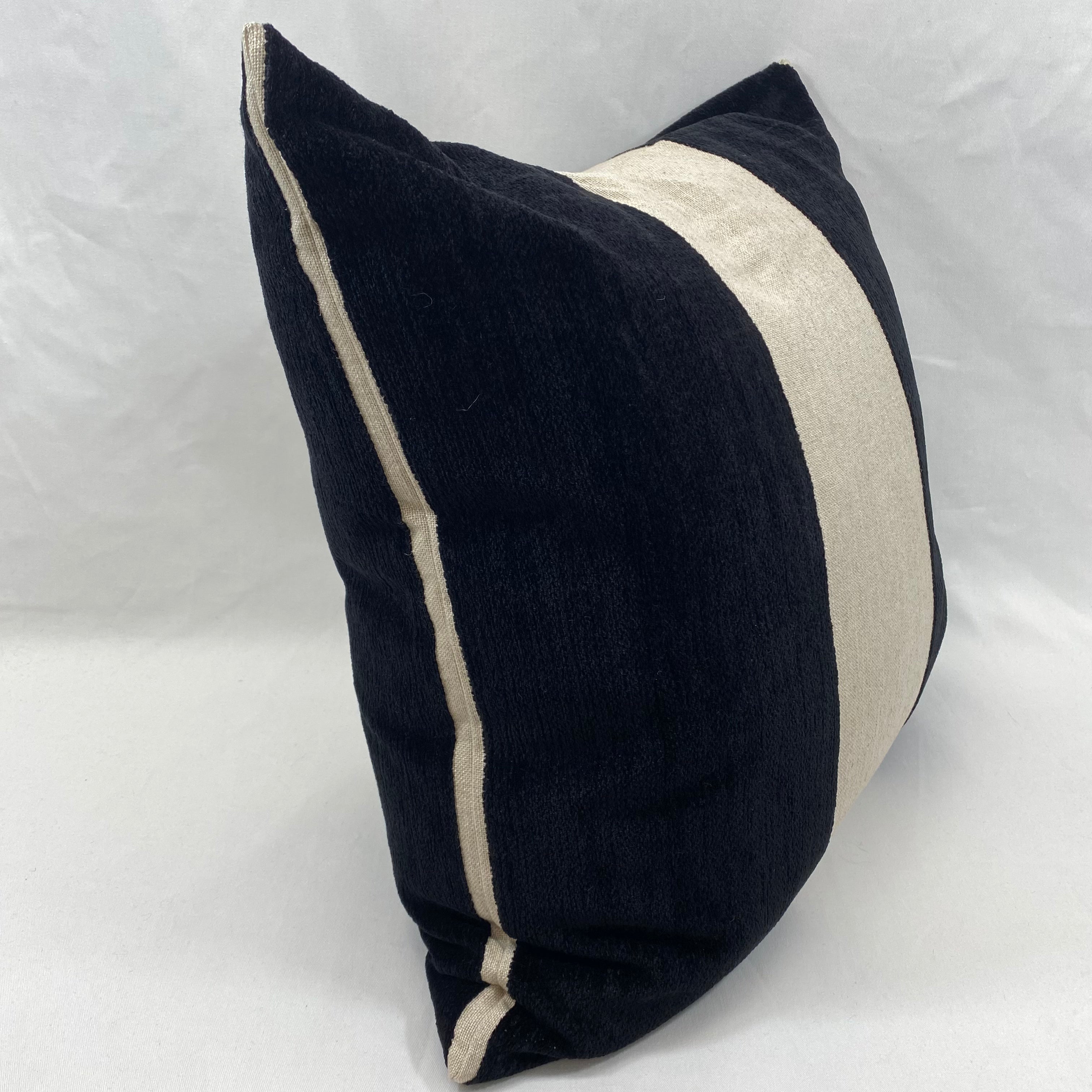 Magritte Ebony – 24" x 24" Luxury Square Pillow