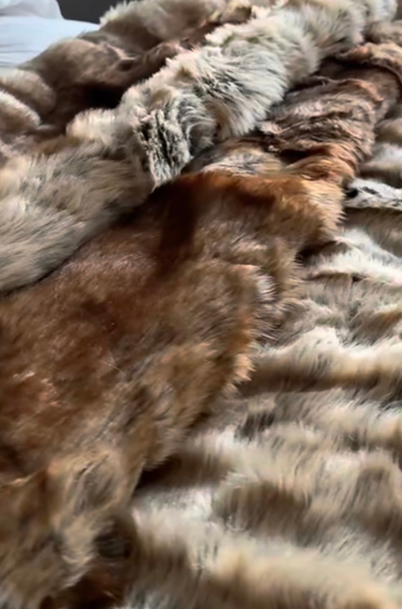 Luxury Throw – 60" × 80" – Red Fox