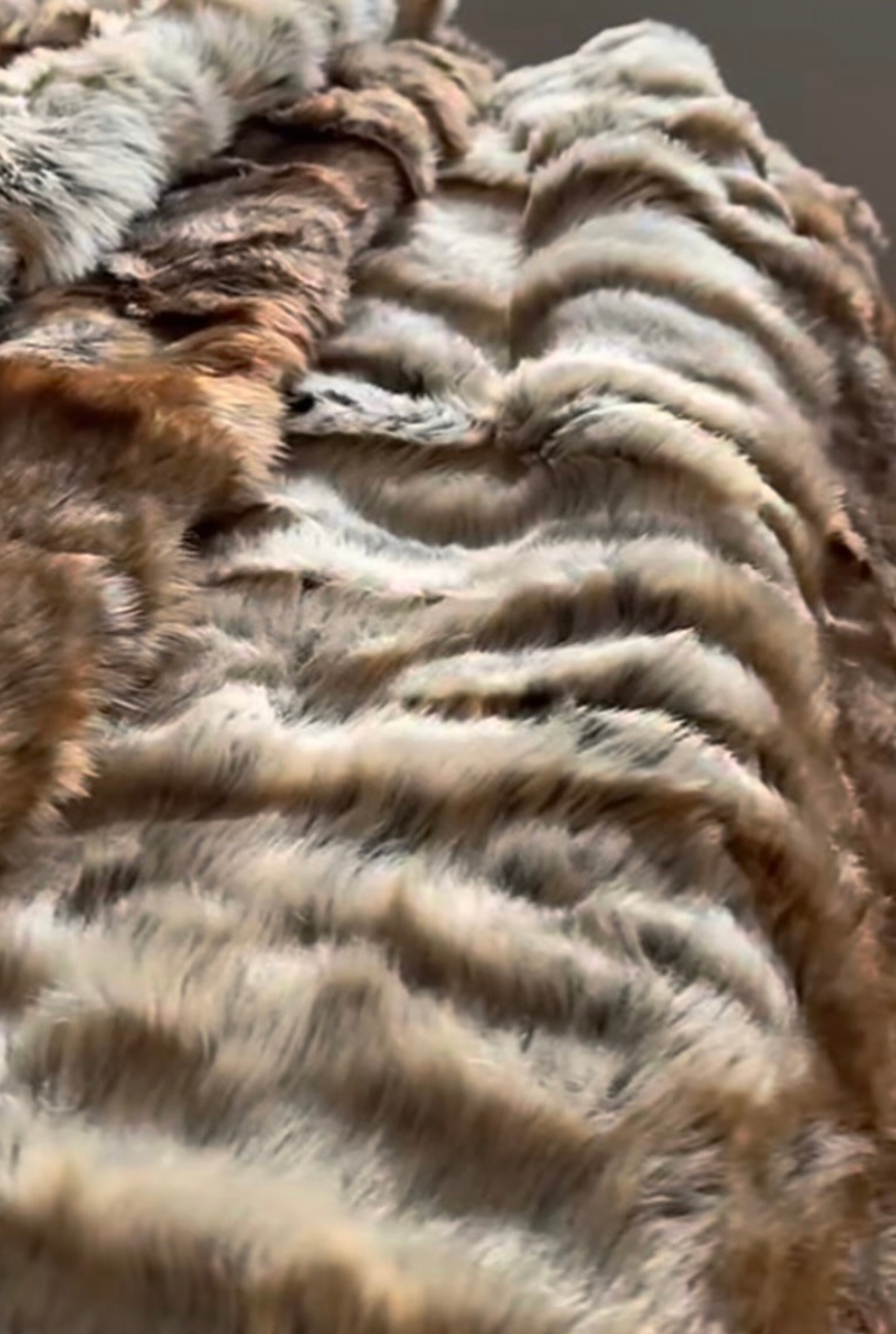 Luxury Throw – 60" × 80" – Red Fox
