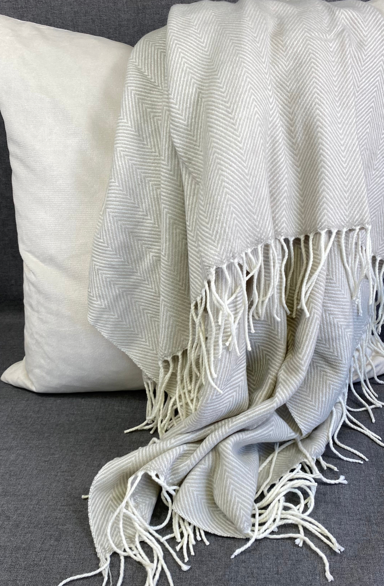 Luxury Throw – 50" × 60" – Herringbone Grey Throw