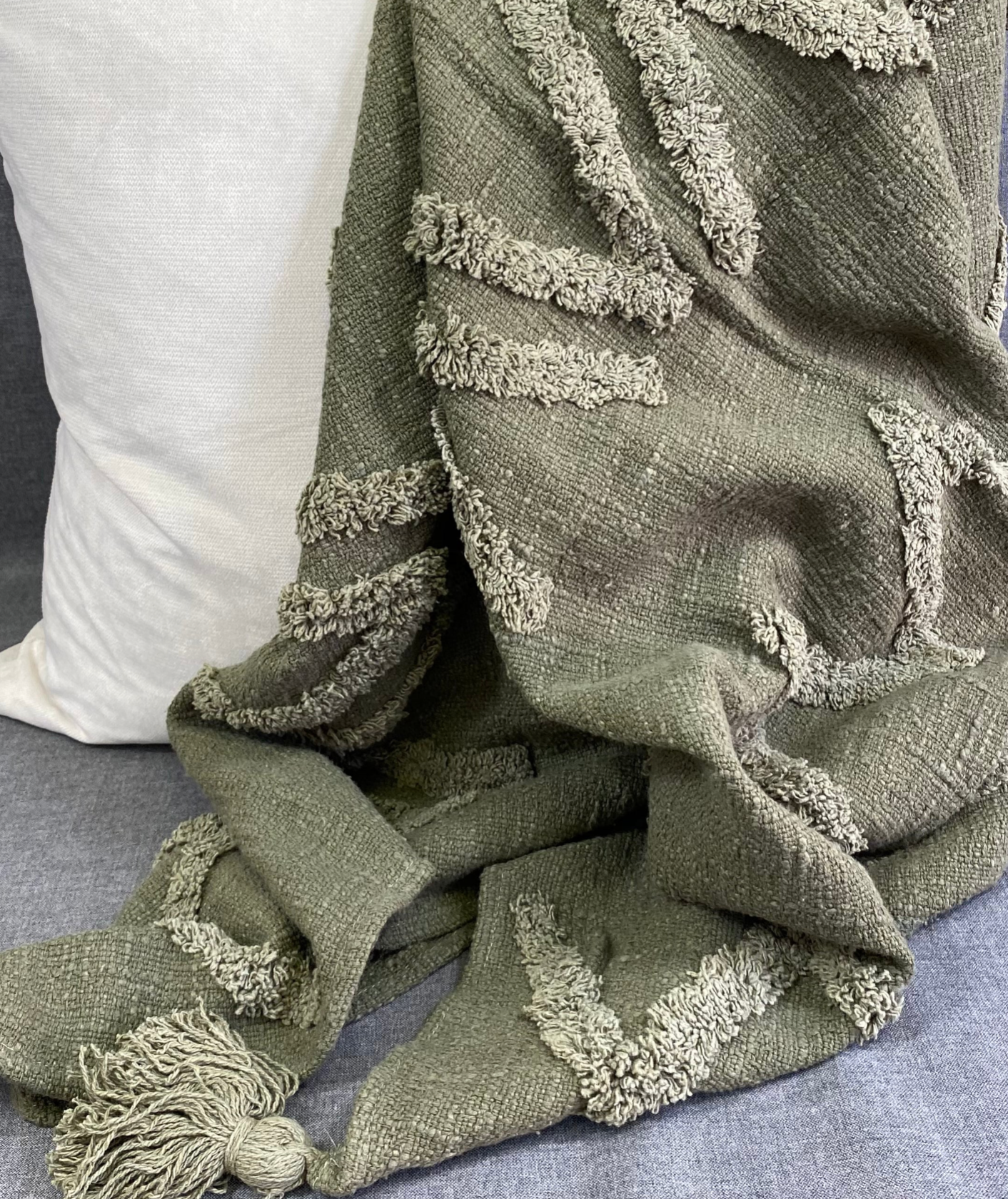Luxury Throw – 50" × 60" – Tufted Moss