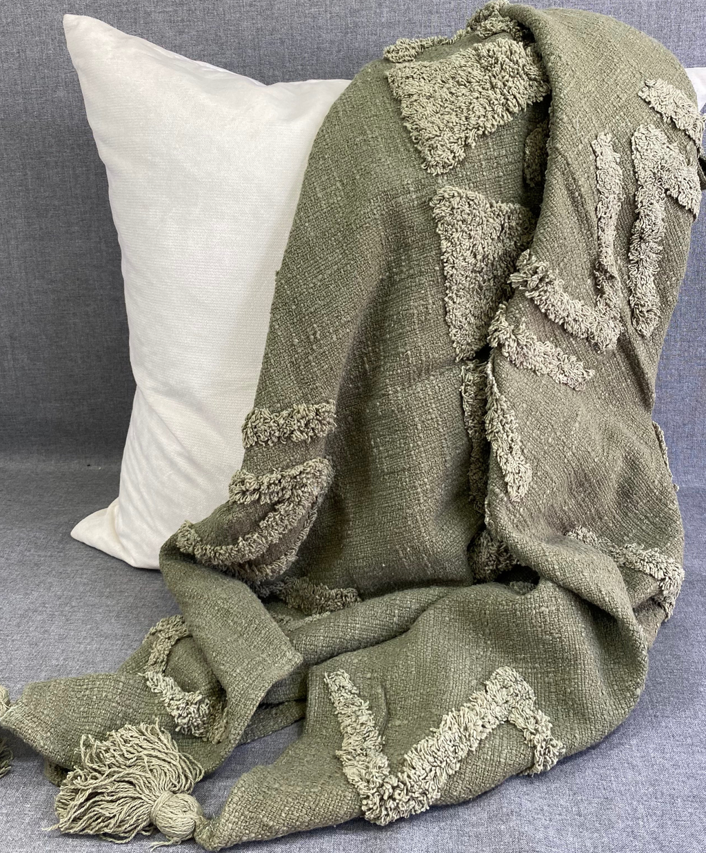 Luxury Throw – 50" × 60" – Tufted Moss
