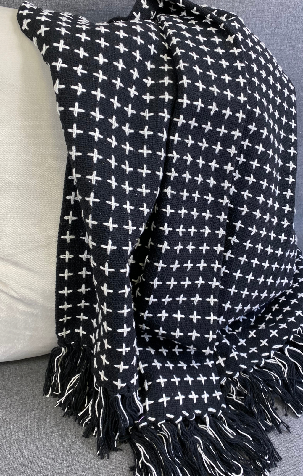 Luxury Throw – 50" × 60" – Cross Thread Black & White