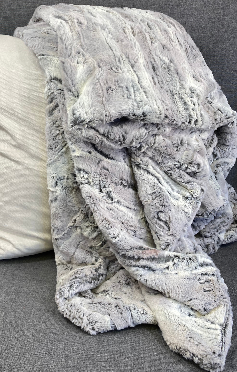 Luxury Throw – 60" × 72" – Shadow Fox