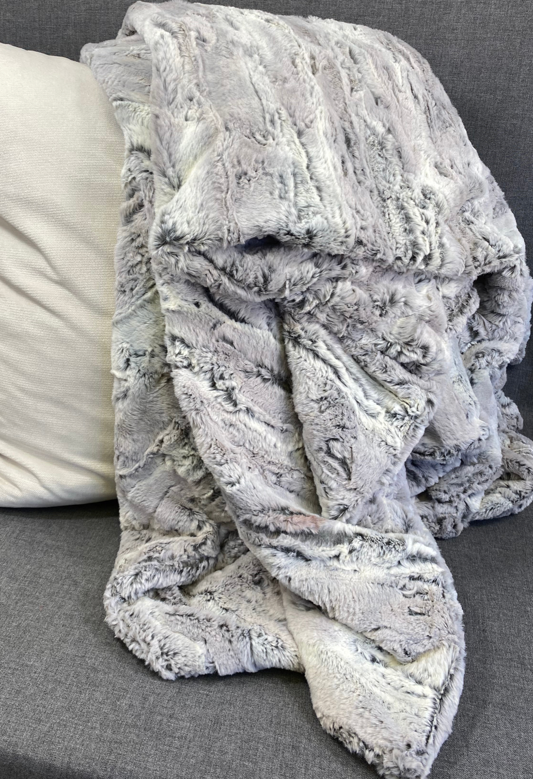 Luxury Throw – 60" × 72" – Shadow Fox