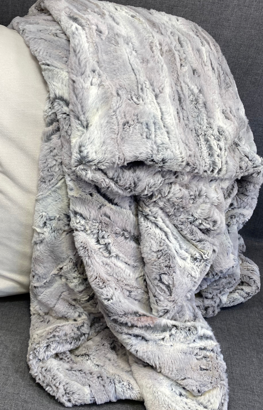 Luxury Throw – 60" × 72" – Shadow Fox