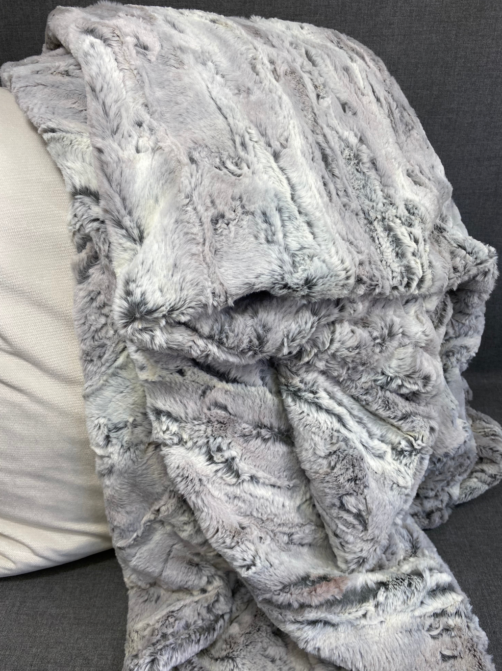 Luxury Throw – 60" × 72" – Shadow Fox