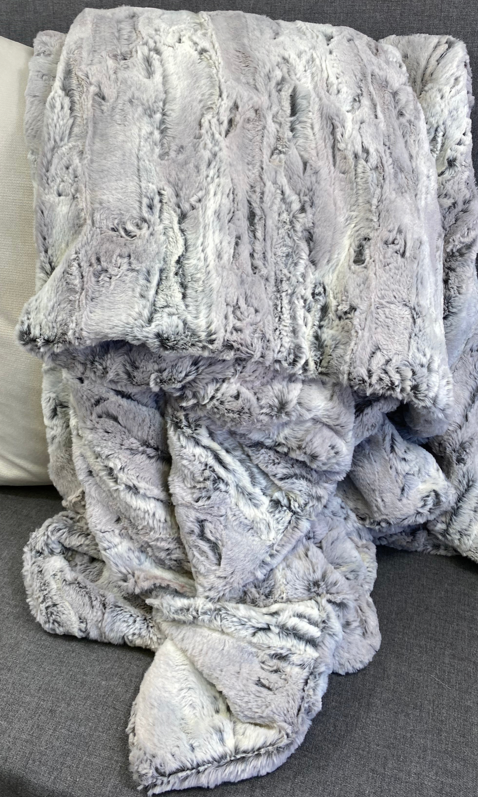 Luxury Throw – 60" × 72" – Shadow Fox