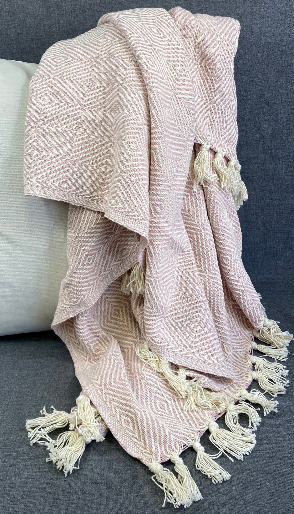 Luxury Throw – 50" × 60" – Diamond Weave Pink