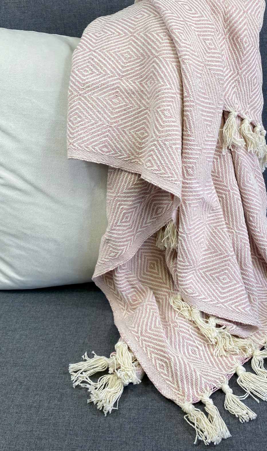 Luxury Throw – 50" × 60" – Diamond Weave Pink
