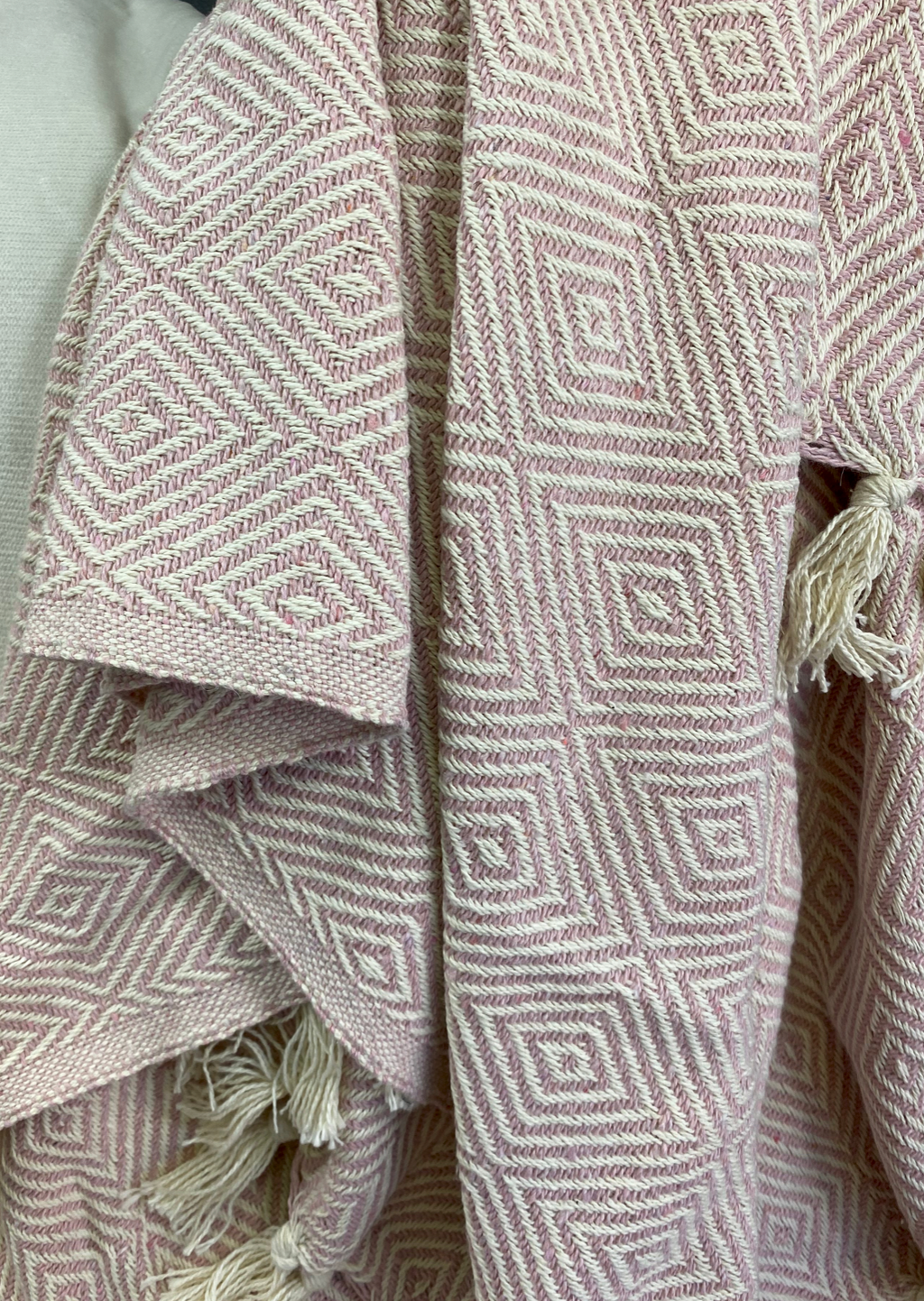 Luxury Throw – 50" × 60" – Diamond Weave Pink