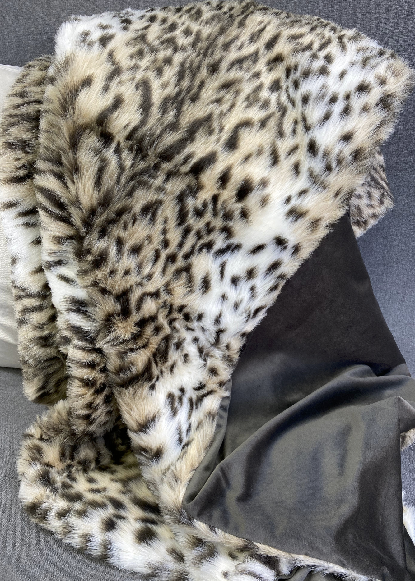 Luxury Throw – 52" × 62" – Ocelot Fur