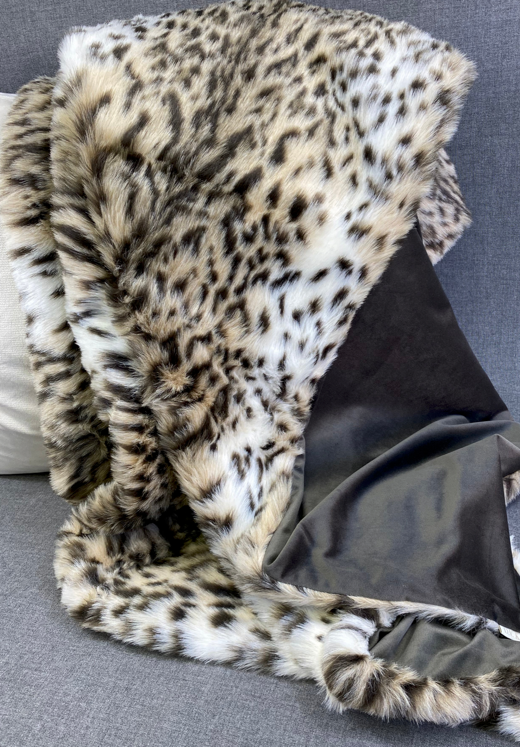 Luxury Throw – 52" × 62" – Ocelot Fur