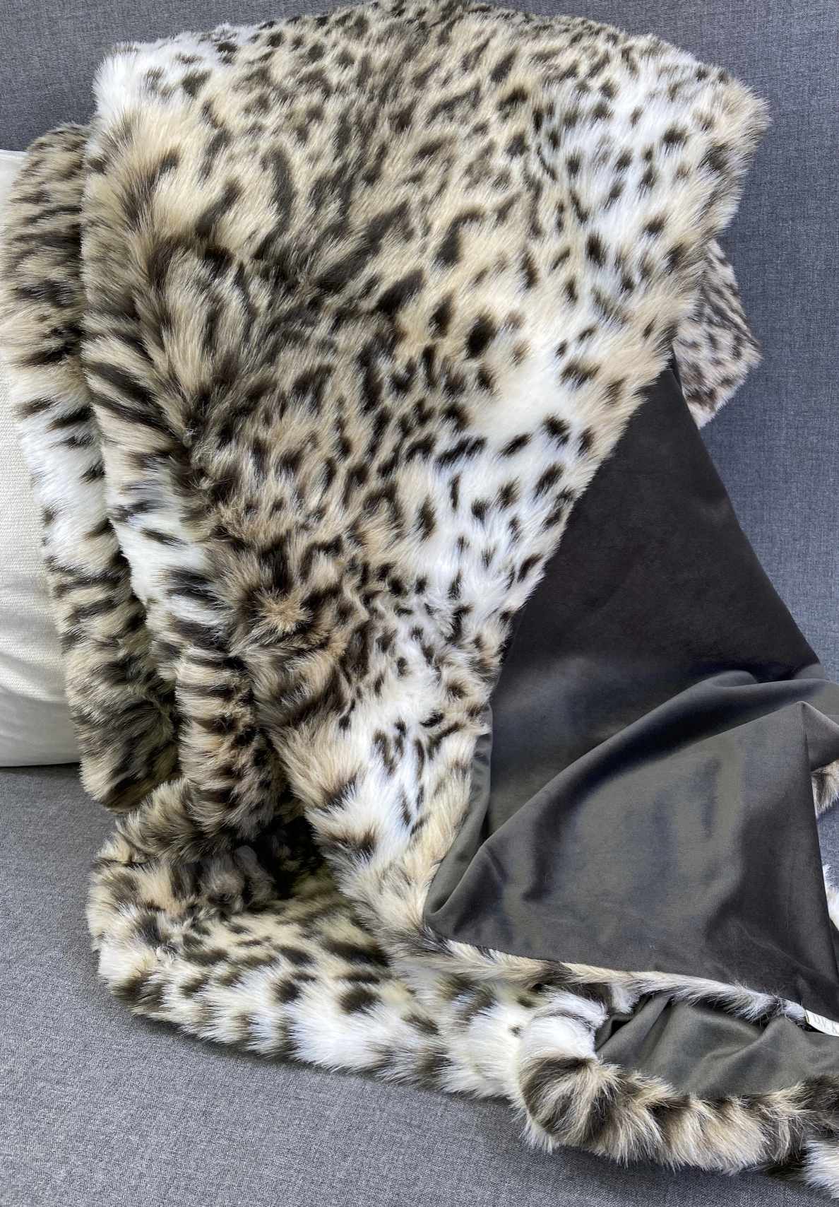 Luxury Throw – 52" × 62" – Ocelot Fur