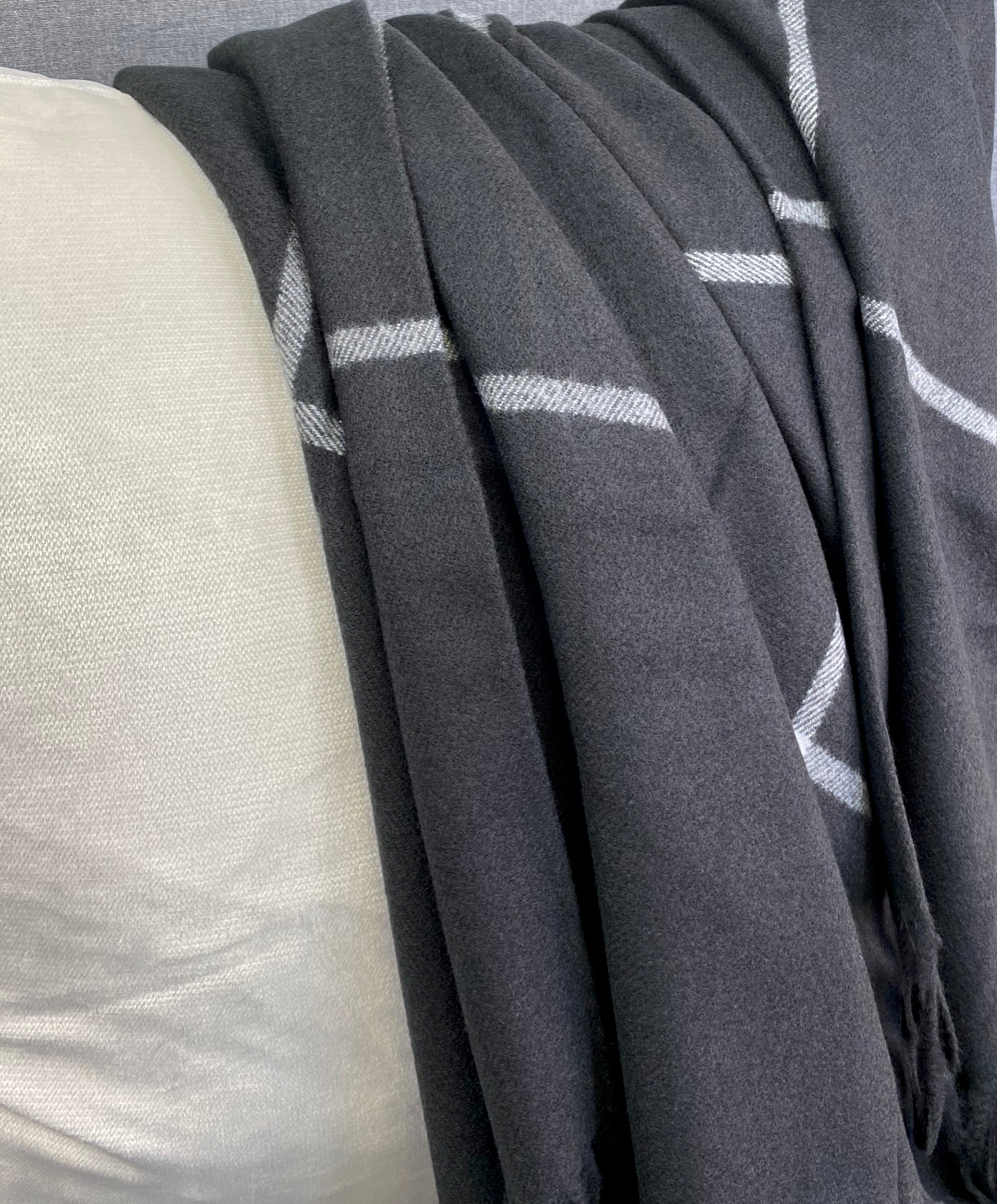 Luxury Throw – 50" × 60" – Glasgow Onyx