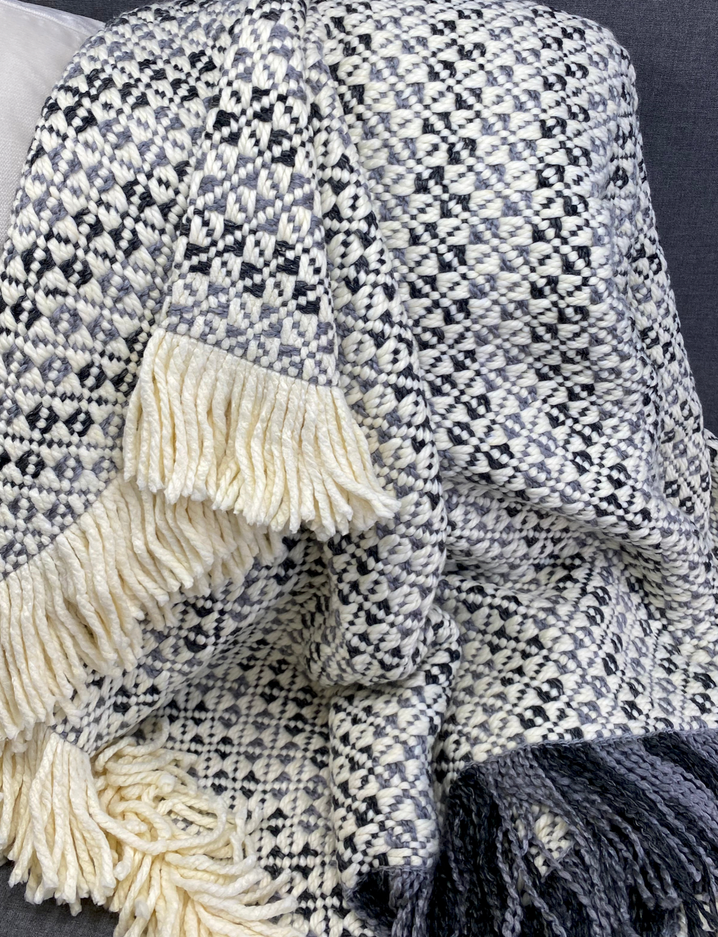 Luxury Throw – 45" × 70" – Middlebury Platinum