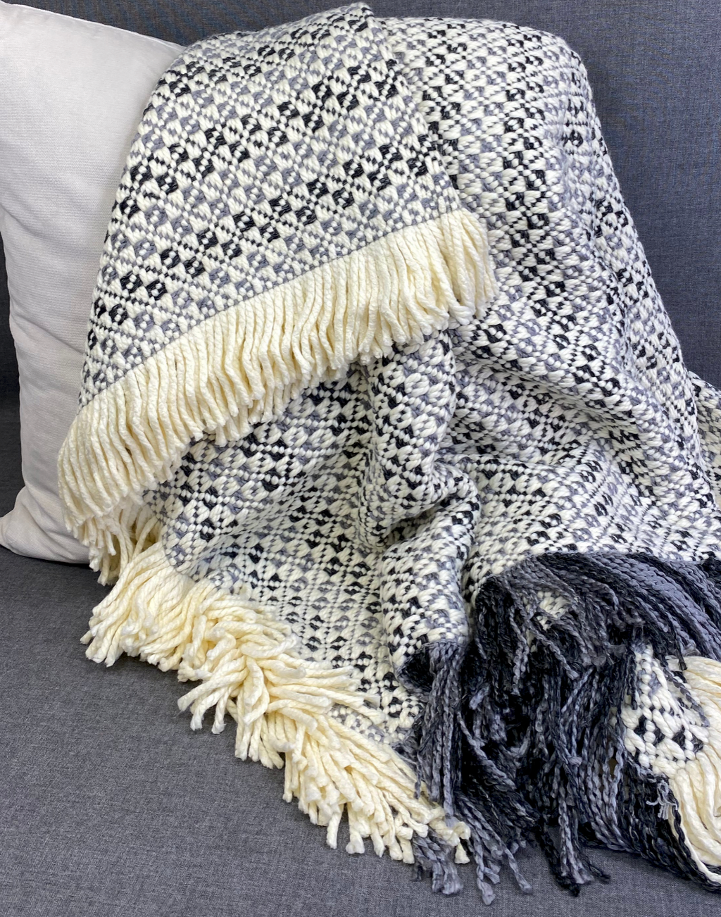 Luxury Throw – 45" × 70" – Middlebury Platinum