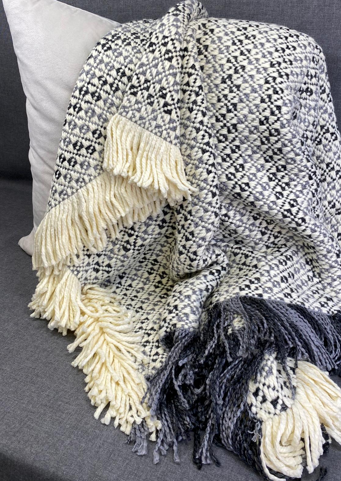 Luxury Throw – 45" × 70" – Middlebury Platinum