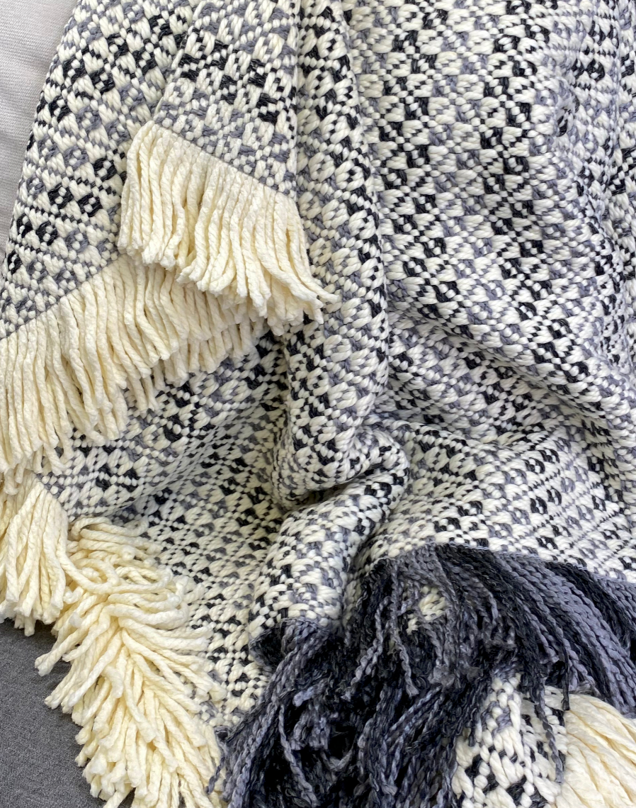 Luxury Throw – 45" × 70" – Middlebury Platinum