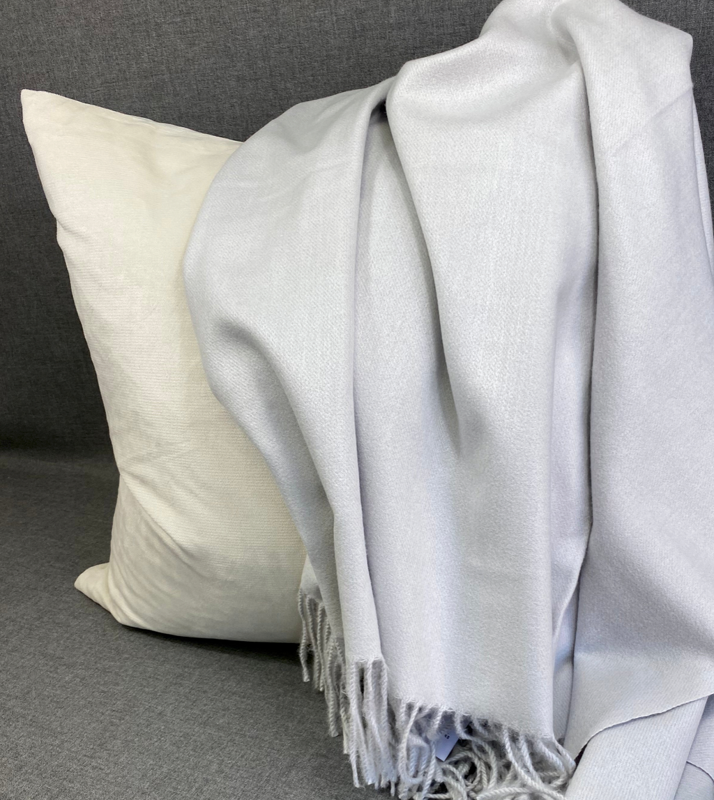 Luxury Throw – 68" × 50" – Cashmere Grey Faux