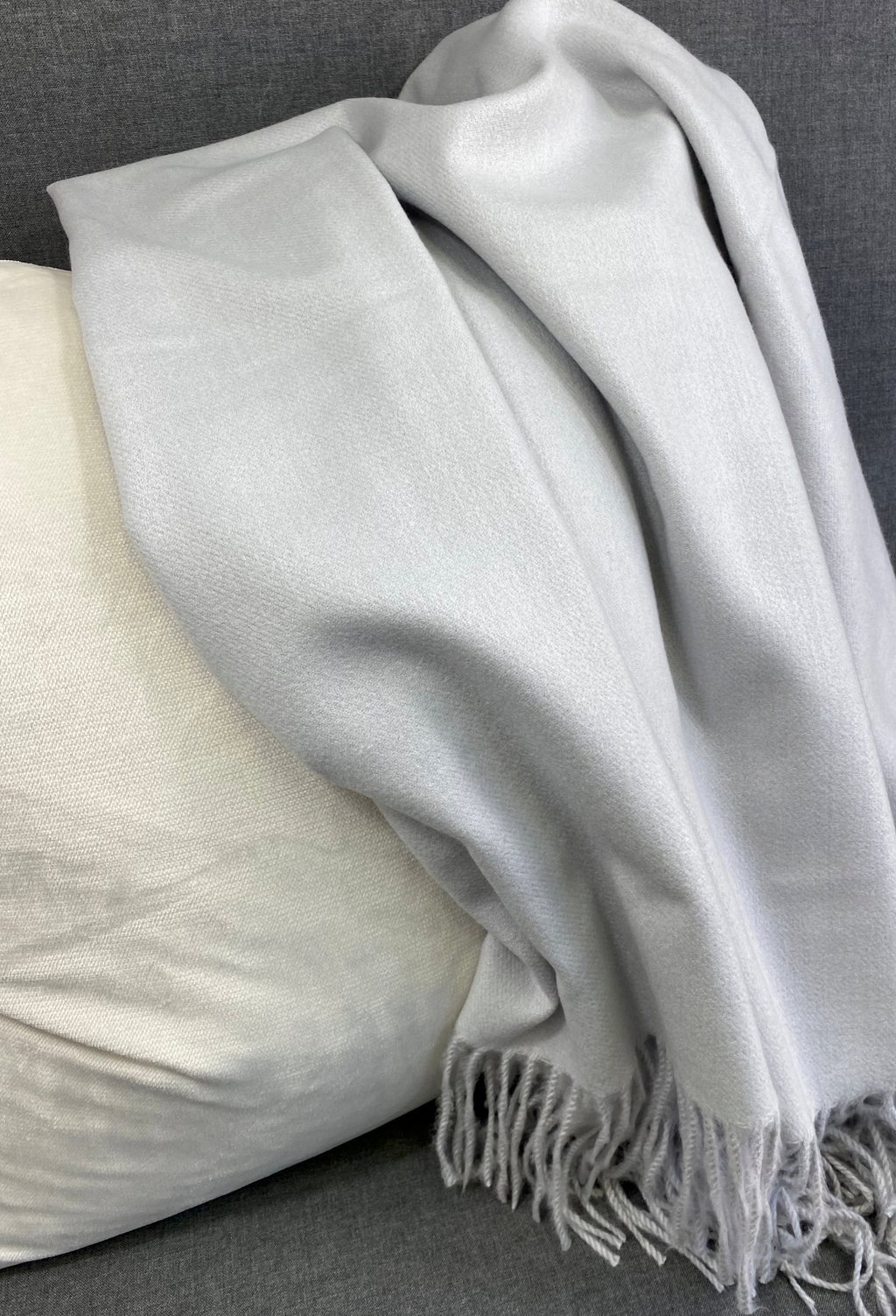 Luxury Throw – 68" × 50" – Cashmere Grey Faux