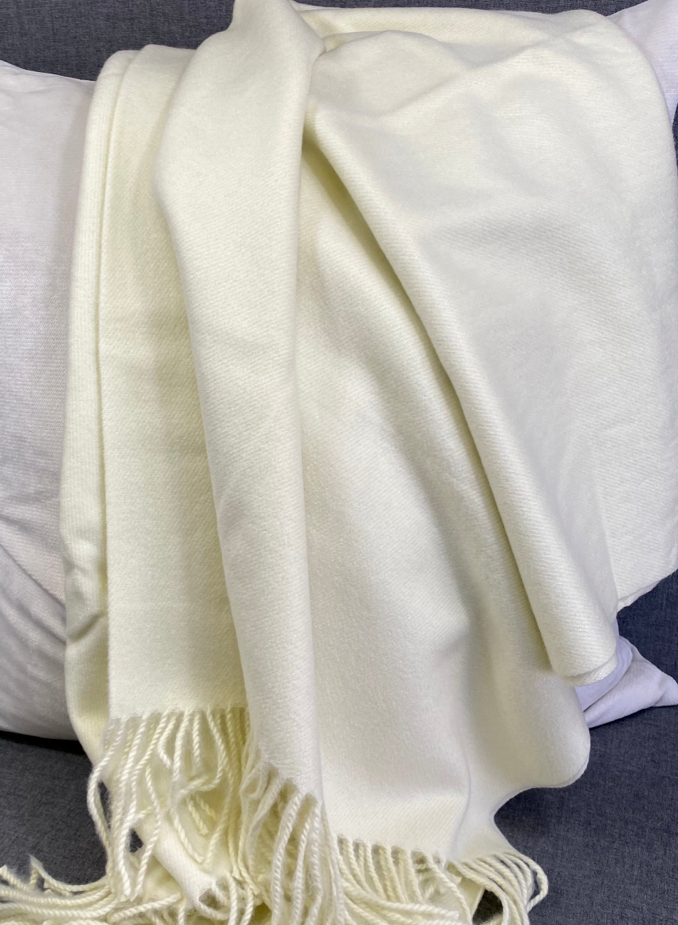 Luxury Throw – 68" × 50" – Cashmere Cream Faux