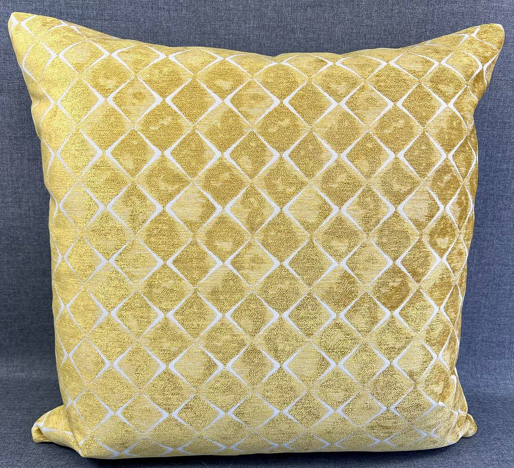 Luxury Pillow – 24" × 24" – Santa Barbara
