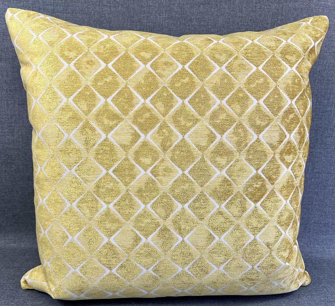 Luxury Pillow – 24" × 24" – Santa Barbara