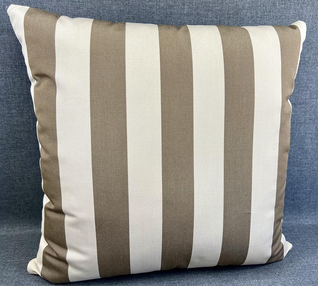 ODSQ Maxim Cocoa Outdoor 22" x 22"