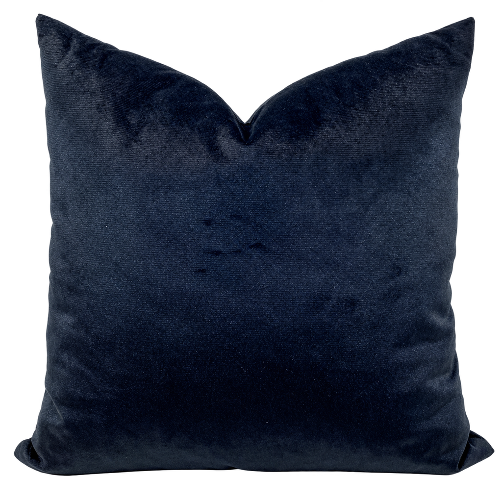 Belvedere Black – 24" × 24" Luxury Square Pillow
