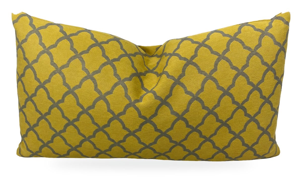 Pacato – 24" × 14" Luxury Lumbar Pillow