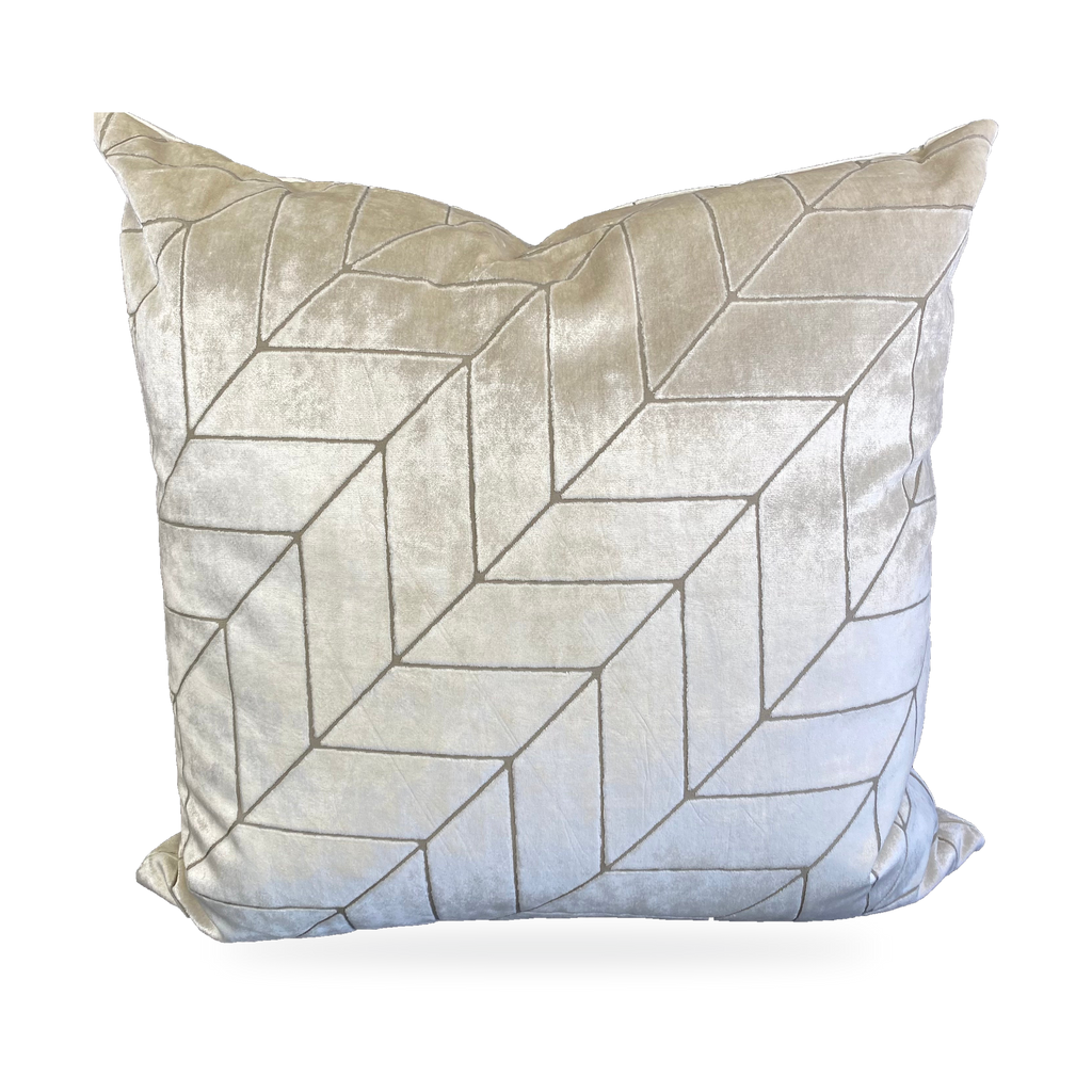 Villa Ivory – 24" × 24" Luxury Square Pillow