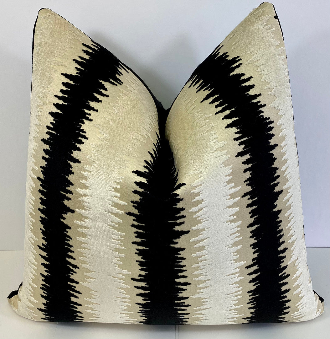 Luxury Pillow – 24" × 24" – Shockwave