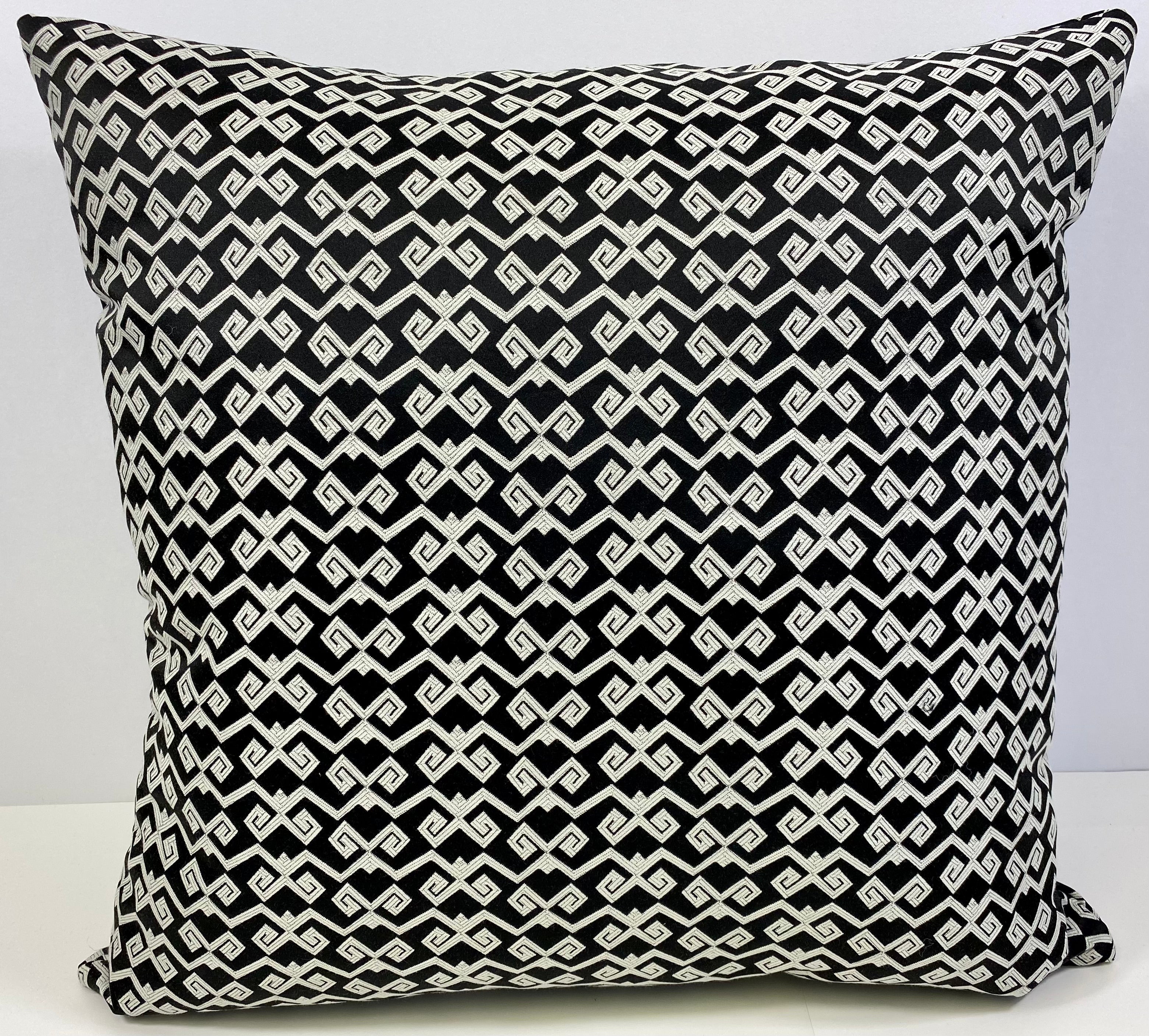 Luxury Outdoor Pillow - 22" x 22" - Malibu - Black
