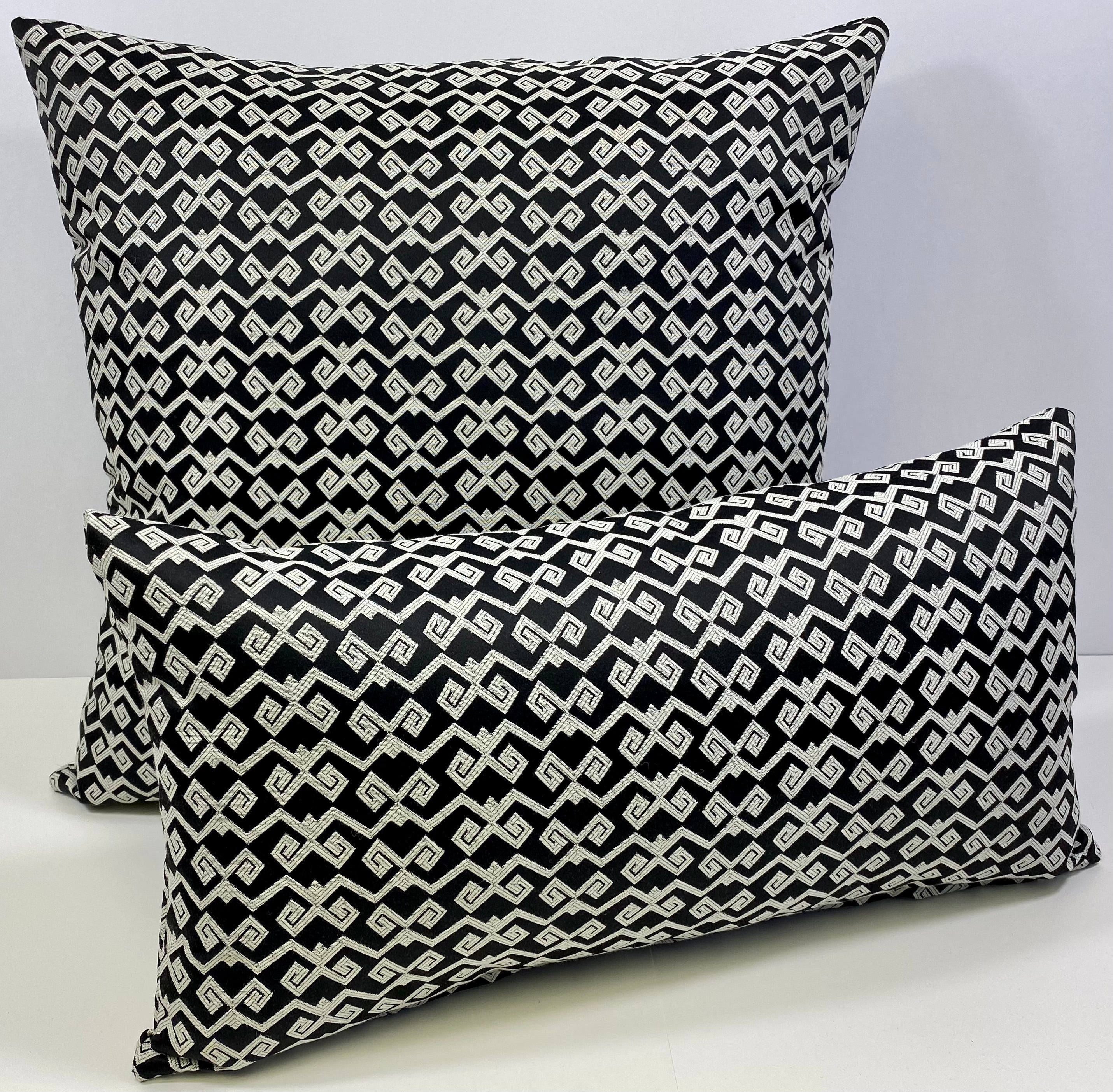 Luxury Outdoor Pillow - 22" x 22" - Malibu - Black