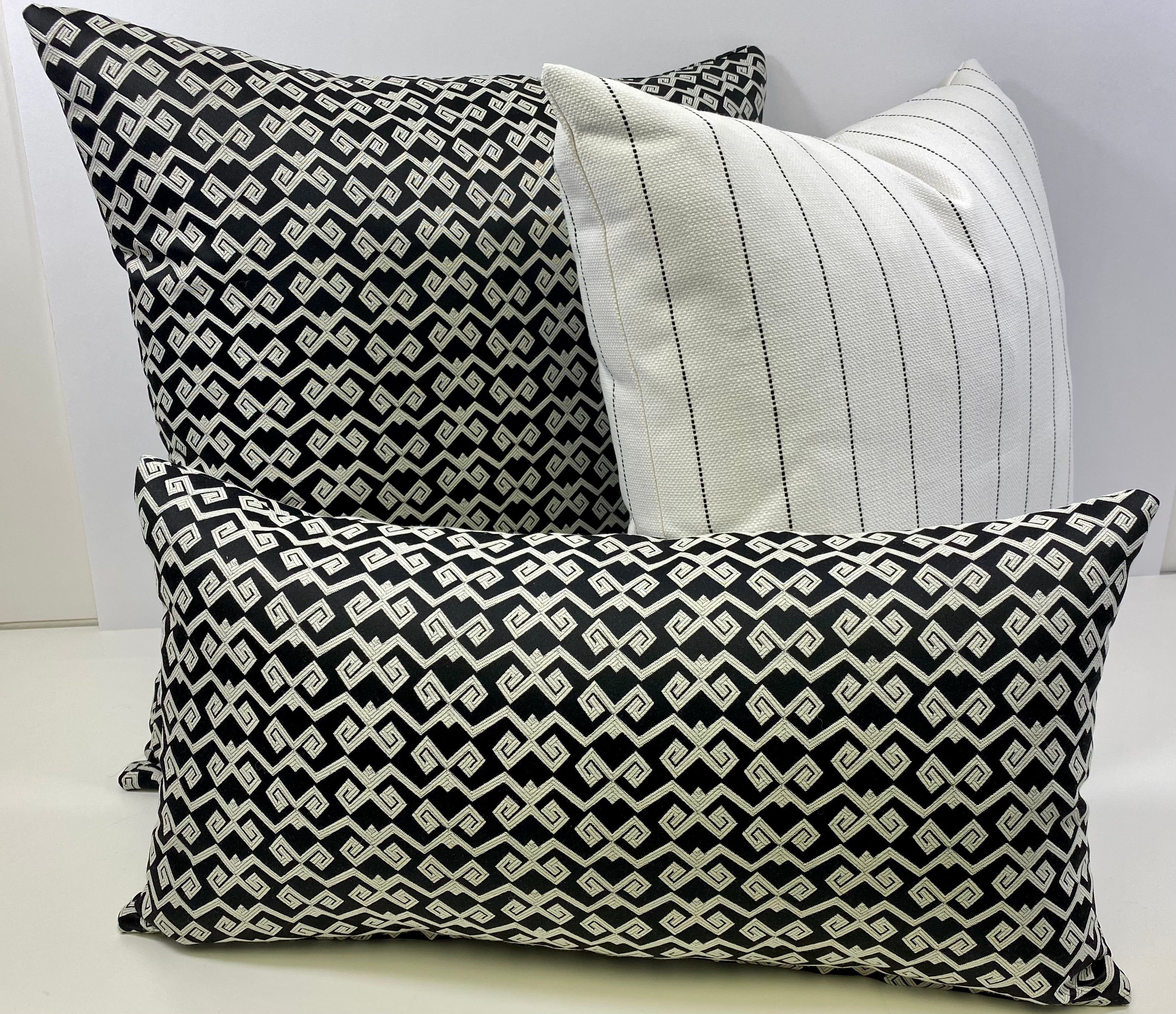 Luxury Outdoor Pillow - 22" x 22" - Malibu - Black