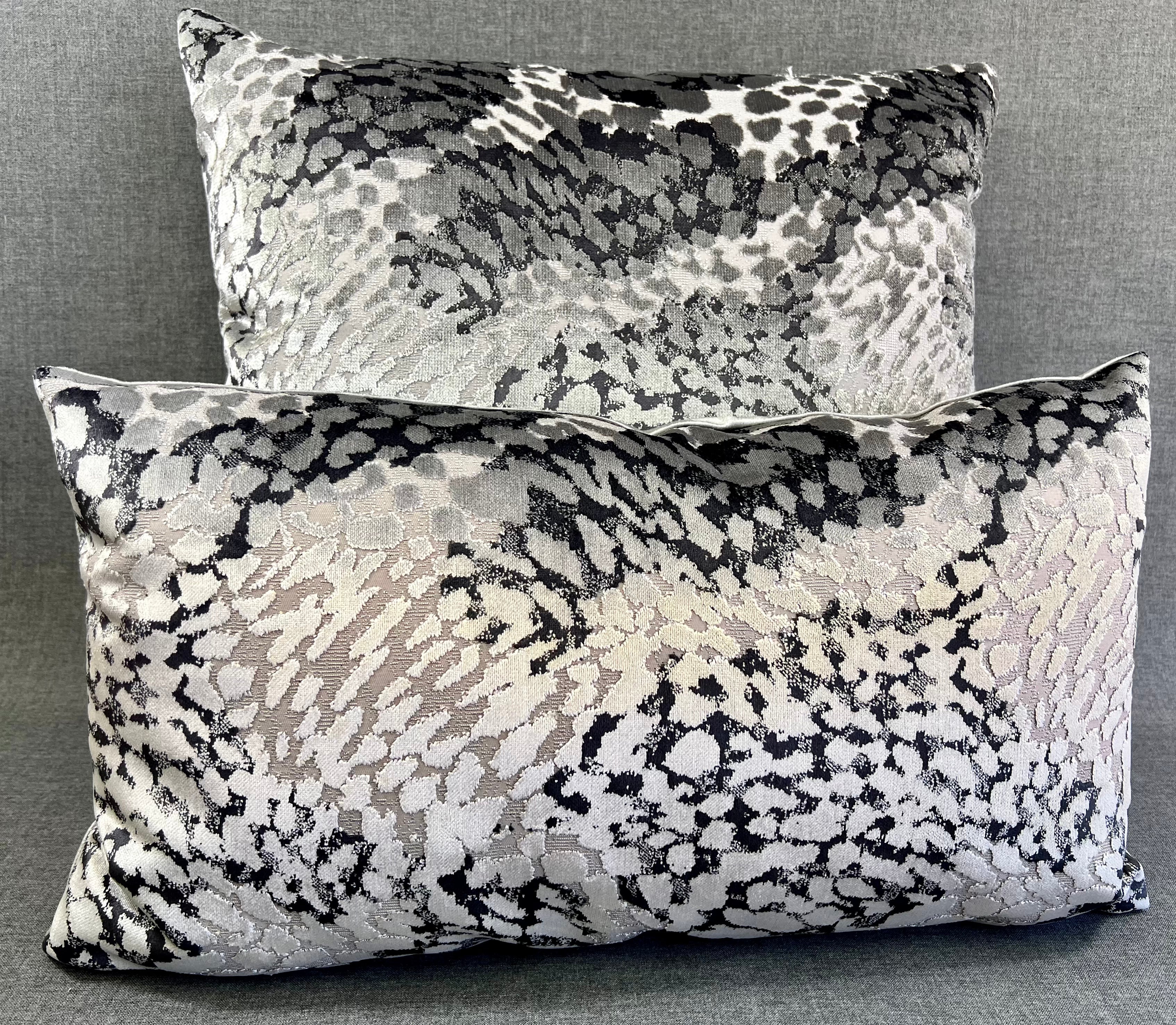 Luxury Pillow – 24" × 24" – Flirty Pewter