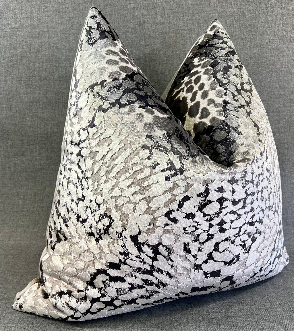 Luxury Pillow – 24" × 24" – Flirty Pewter