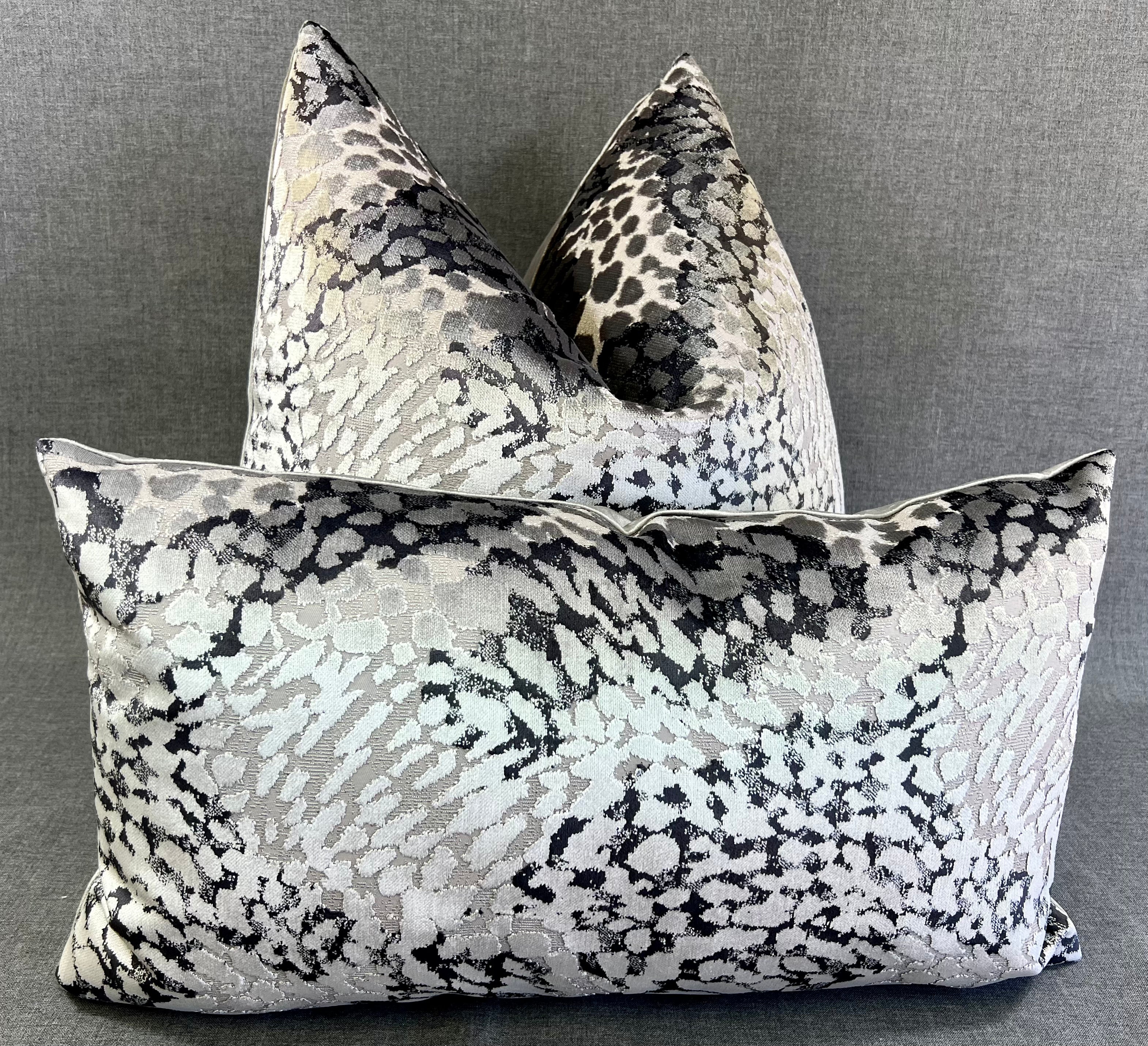 Luxury Pillow – 24" × 24" – Flirty Pewter