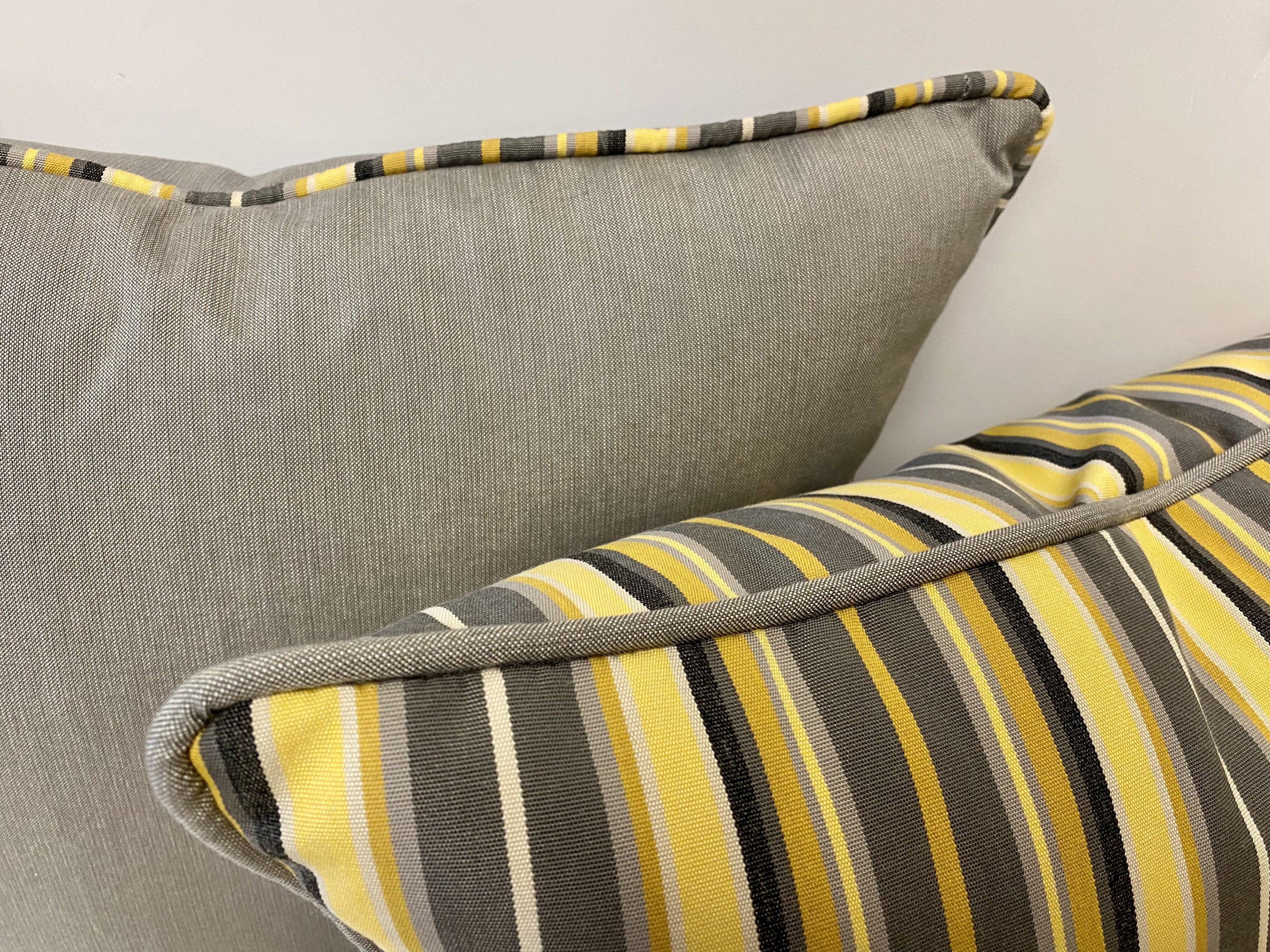 Luxury Outdoor Pillow - 22" x 22" - Seville Juice