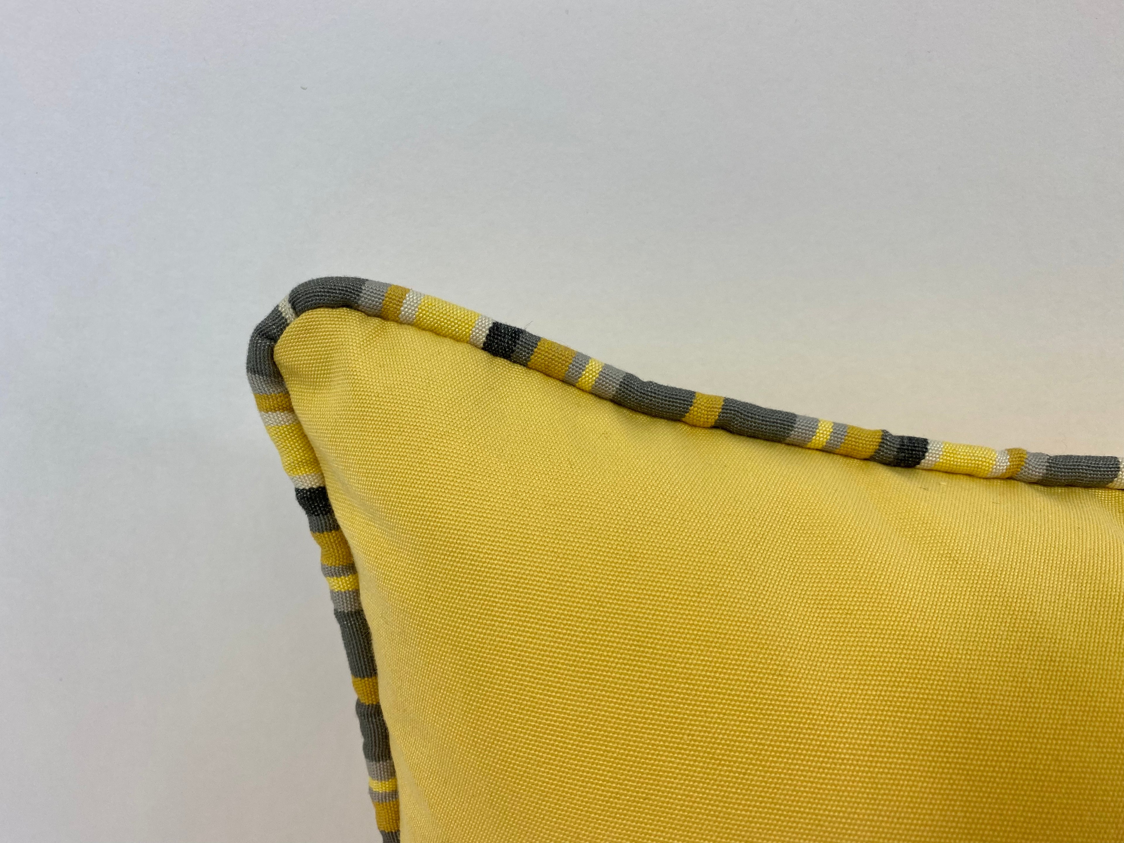 Luxury Outdoor Pillow - 22" x 22" - Seville Juice